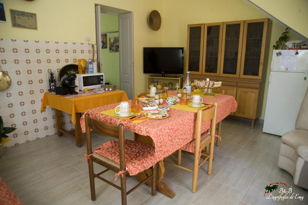 L'Agrifoglio Di Emy Bed and Breakfast Guspini Eksteriør billede